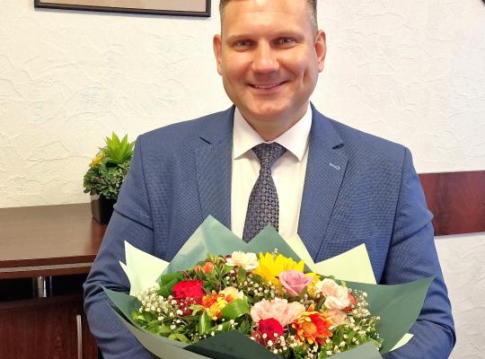 Su Kovo 8-ąja, mielos moterys!