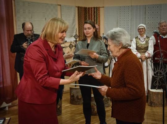 Tautodailės parodoje įteiktos „Aukso vainiko“ nominacijos