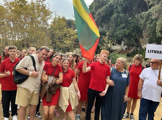Radviliškio muzikos mokyklos jaunių choras „Saulės vaikai“ pelnė Aukso diplomą bei geriausio vaikų chorų kategorijos titulą tarptautiniame chorų konkurse „Sing for gold“!