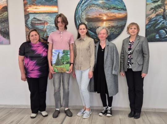 Dvi naujos parodos: spalvingi potėpiai drobėje ir rankų šiluma, įspausta molyje 