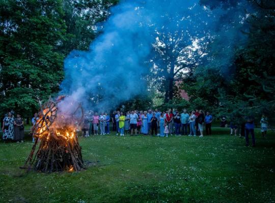 Alksniupiuose nuaidėjo vasaros šventė „Saulėgrįža“