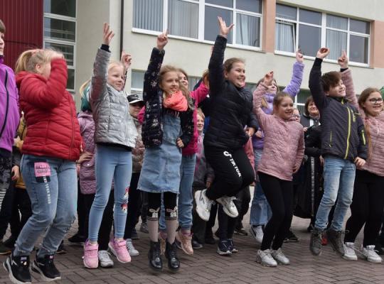 Jaunieji radviliškiečiai skambiai ir žaismingai žengė į „Kosminę vasarą“