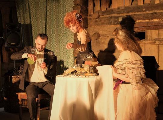 Kleboniškių kaimo klojime „Knygos teatras“ skleidė prabangą