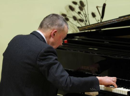 Fortepijono muzikos garsai ir poezija užliejo Baisogalos kultūros centrą