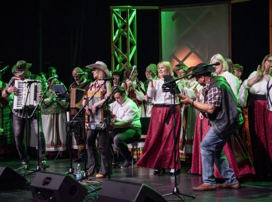 Liaudiškos muzikos festivalis „Žemėj Lietuvos“ subūrė tautos dainos mylėtojus į jau šešioliktąjį festivalį