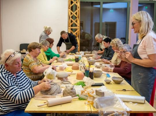 Projektas „Kultūrinės jungtys: atviros dirbtuvės“ augina keramikų bendruomenę