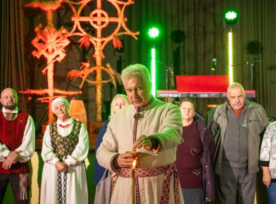 „Ugnies sąšauka“ Šiaulėnuose: misterija, gyvosios tradicijos ir bendrystės ratas