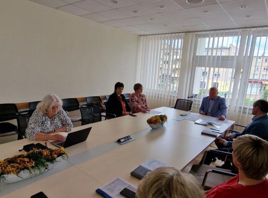Uždaryti medicinos punktų neskubama