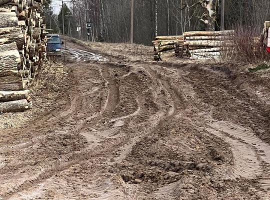 Pavasarį kelių būklė nedžiugina