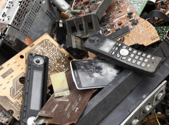 Elektros ir elektroninės įrangos atliekos: kaip tinkamai jas tvarkyti?