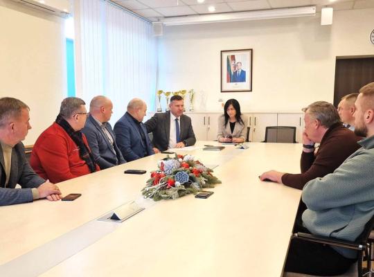 Radviliškyje svarstoma dirbtinės dangos stadiono statyba