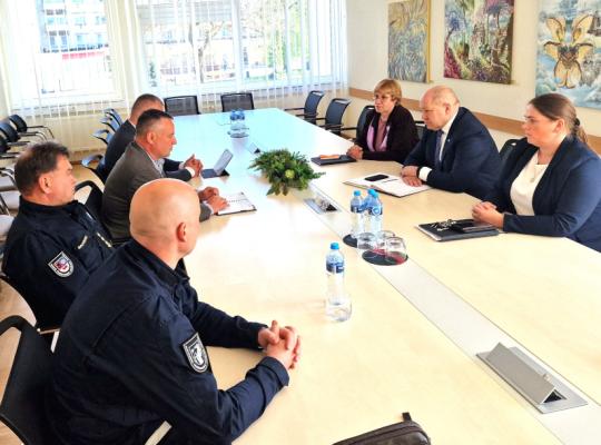 Savivaldybėje viešėjo priešgaisrinės apsaugos vadovai: aptarti gyventojų saugumo klausimai