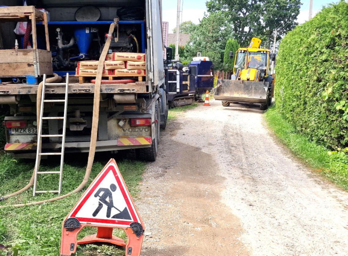 Darbų tempas didėja: Radviliškio rajone tiesiami nauji vandens ir nuotekų tinklai