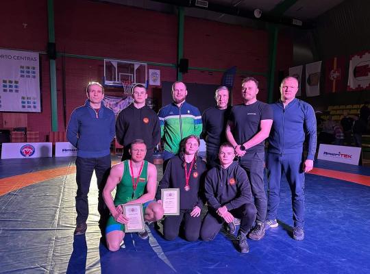 Radviliškiečiai sportininkai savo jėgas išbandė Lietuvos imtynių čempionate