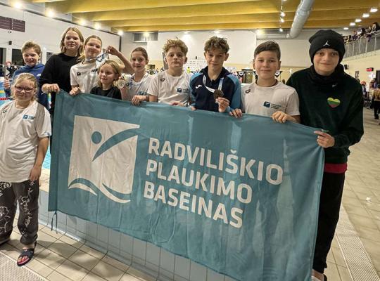 Radviliškiečiai plaukikai stipriausiųjų dešimtuke