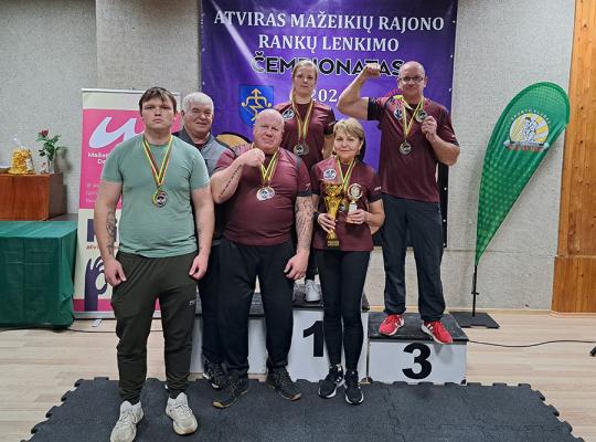 Radviliškiečių pergalės atvirame Mažeikių rajono rankų lenkimo čempionate