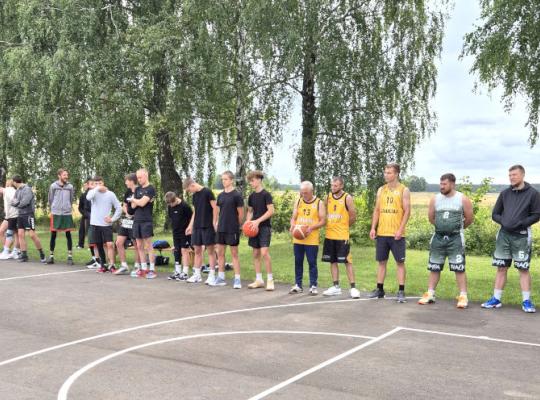 Vadaktų kaimo sporto šventė subūrė jaunimą aktyviai praleisti laiką