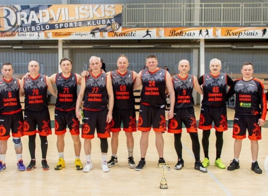 Vyrų komanda (amžiaus grupė 55+) LKLL finalo ketverto varžybose Radviliškyje