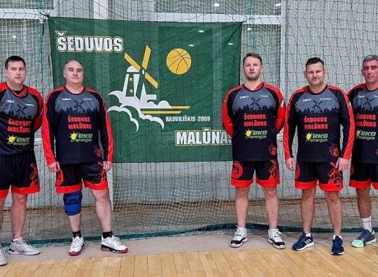 Unikalusis Vyrų komandos (amžiaus grupė 40+) startinis penketas: Aukštelkų seniūnas Andrius Grabauskas, Seimo narys Mantas Poškus, Radviliškio m. seniūnas Justinas Pranys, Radviliškio rajono savivaldybės meras Kazimieras Račkauskis, Seimo narys Saulius Luščikas